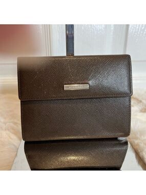 BURBERRY Tri fold brown wallet. Kisslock.